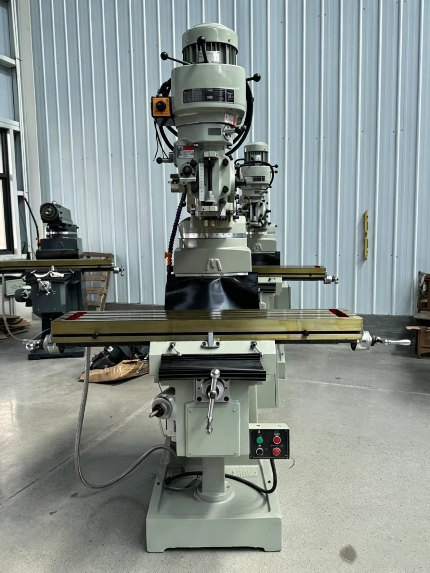 3H Vertical Turret Milling Machine with 360 Degree Rotatable Ram for Workshop Machining