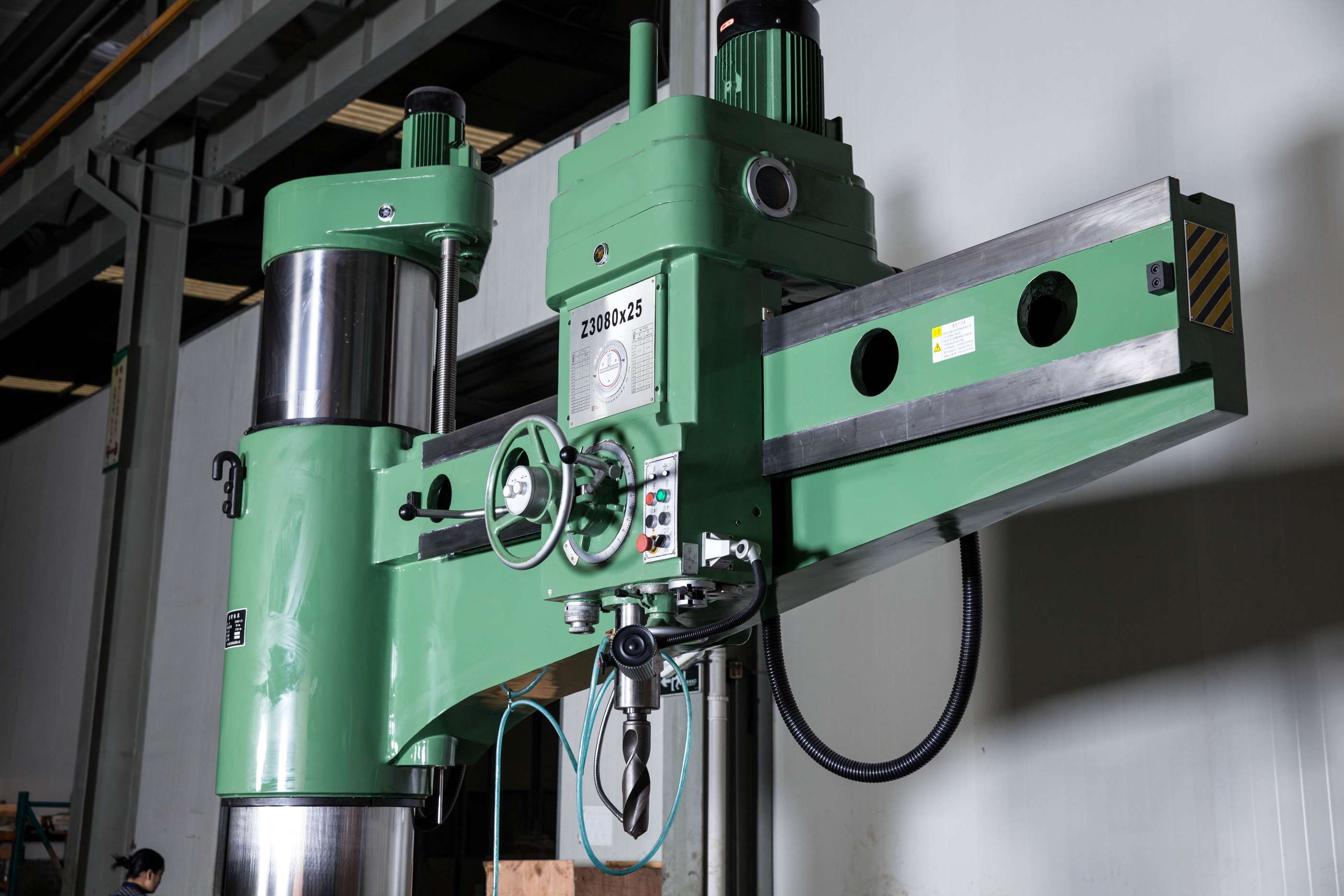 Hydraulic pre-selection speed change gearbox of radial drill