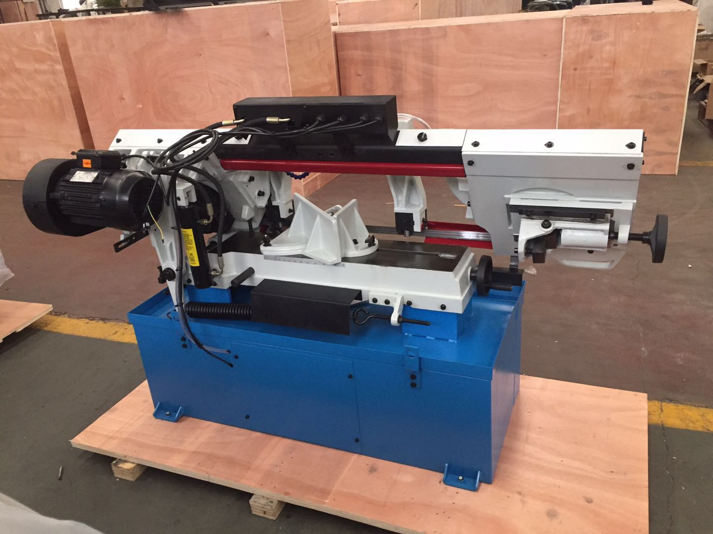 Powerful 1.5kW Motor & 10" Capacity for Versatile Industrial Metal Cutting