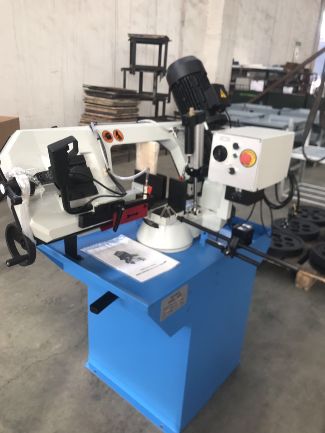 Heavy-Duty CE-Certified Metal Cutting with Hydraulic Descent and 60° Swivel