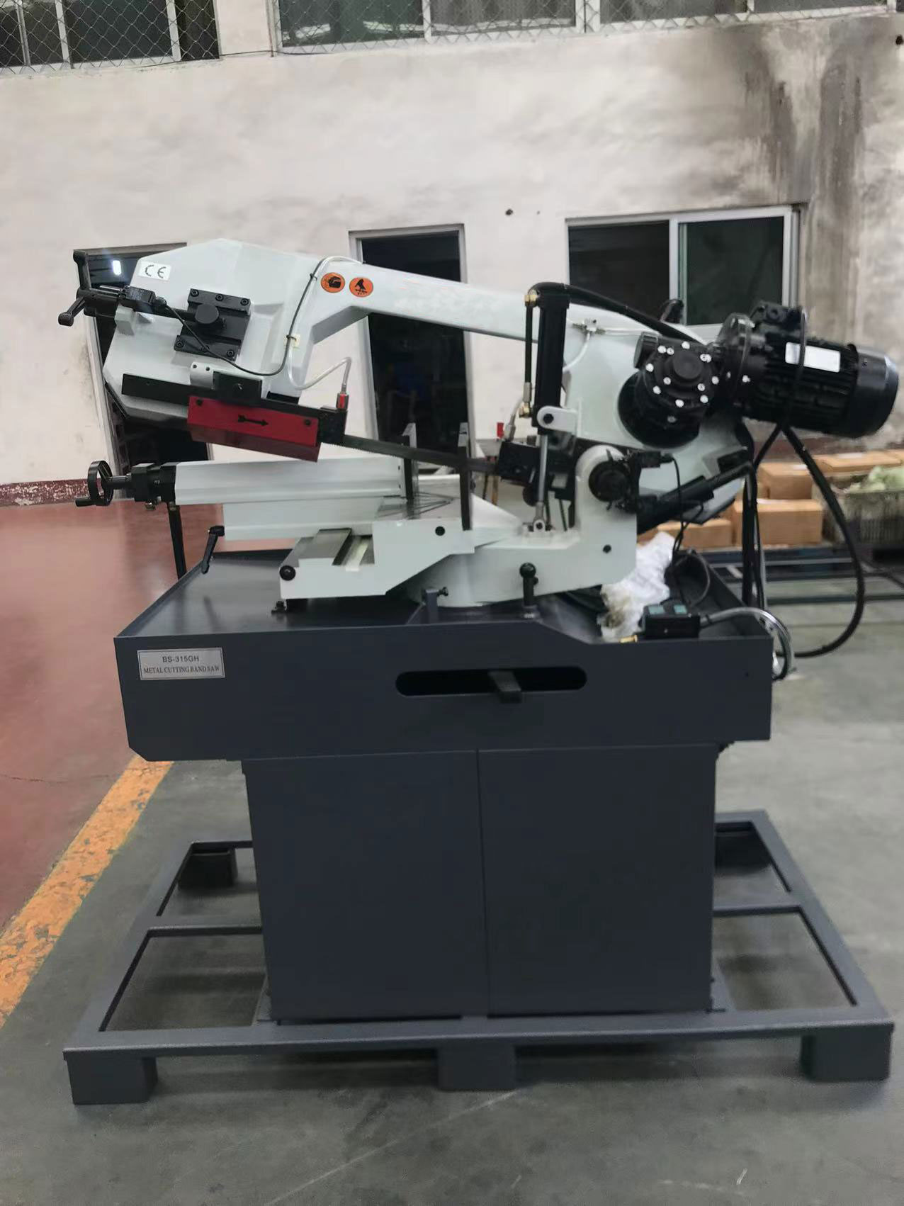 BS-315GH boasts a massive 255mm (10") cutting capacity