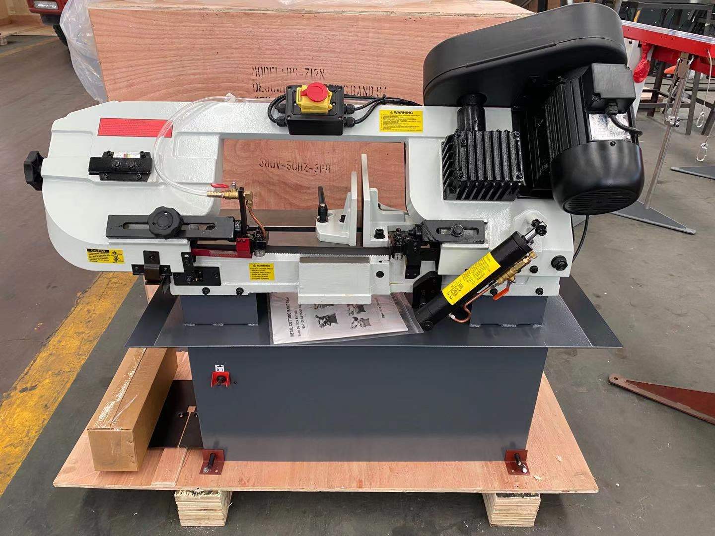 horizontal cut-off saw and a vertical contour saw. With its substantial 178mm (7") circular capacity and a 4-speed pulley system,