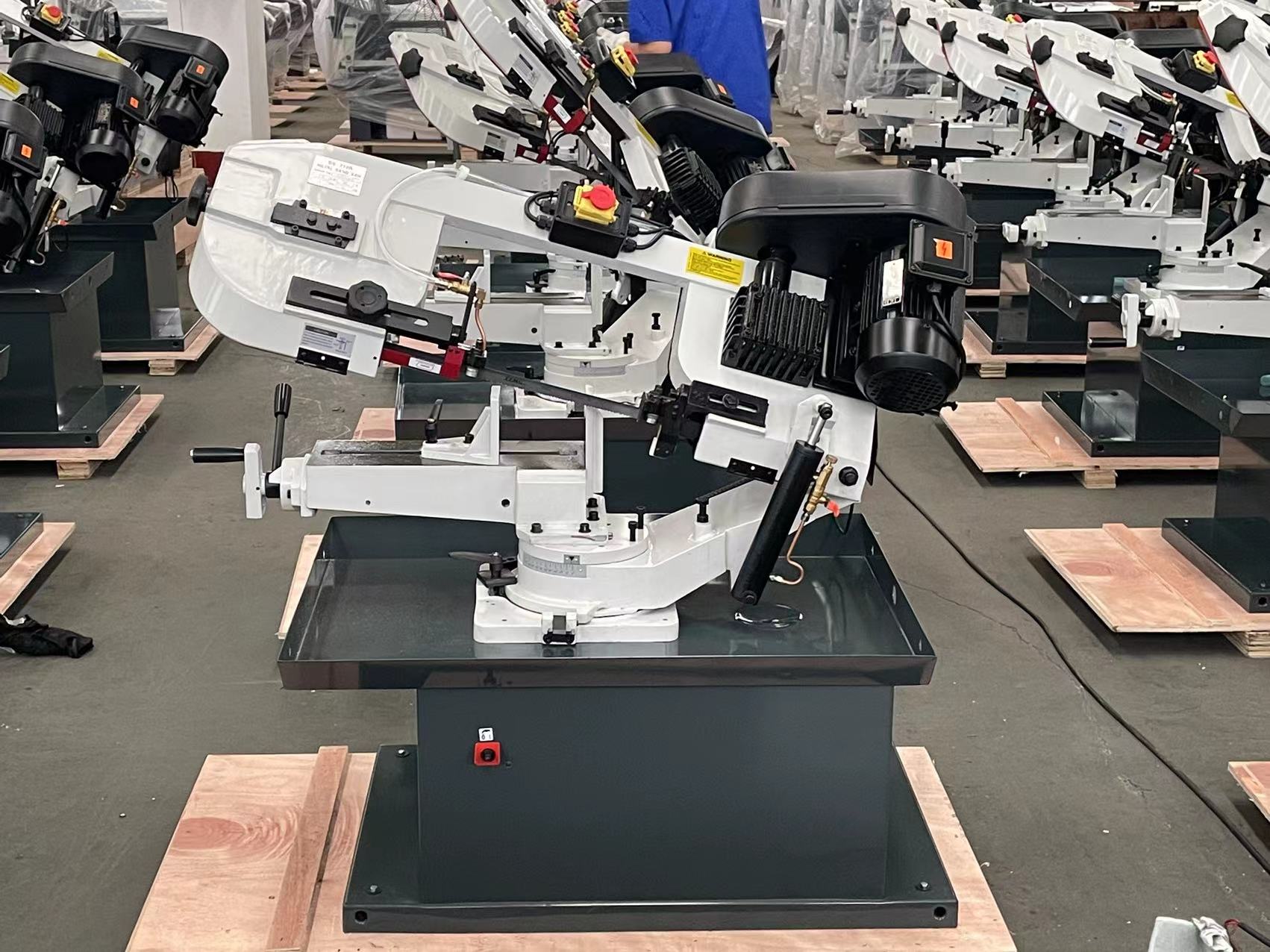 MFG BS-712R 7" Belt Drive Bandsaw with Rotary Swivel Bow