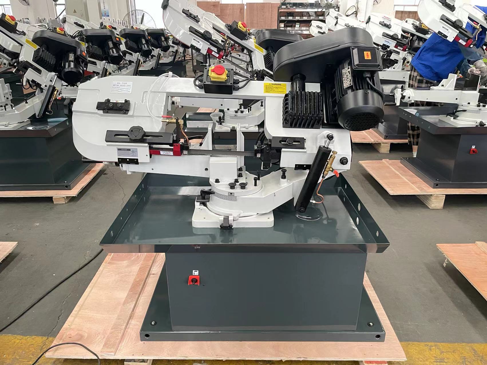 Space-Saving Miter Cuts & Dual Horizontal/Vertical Versatility