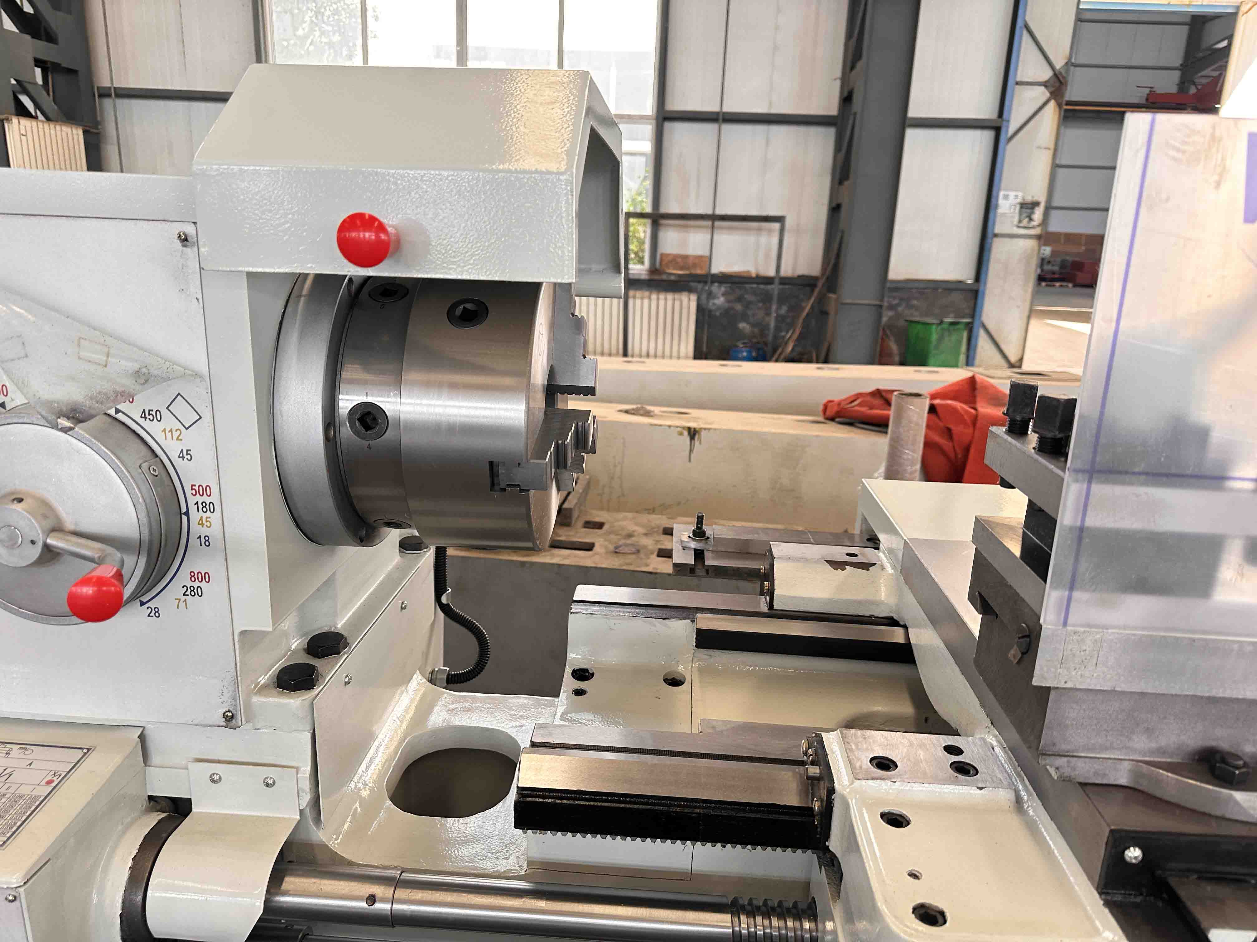 CA6150 is a highly versatile, heavy-duty conventional horizontal lathe meticulously engineered for the batch processing of shaft and disk components
