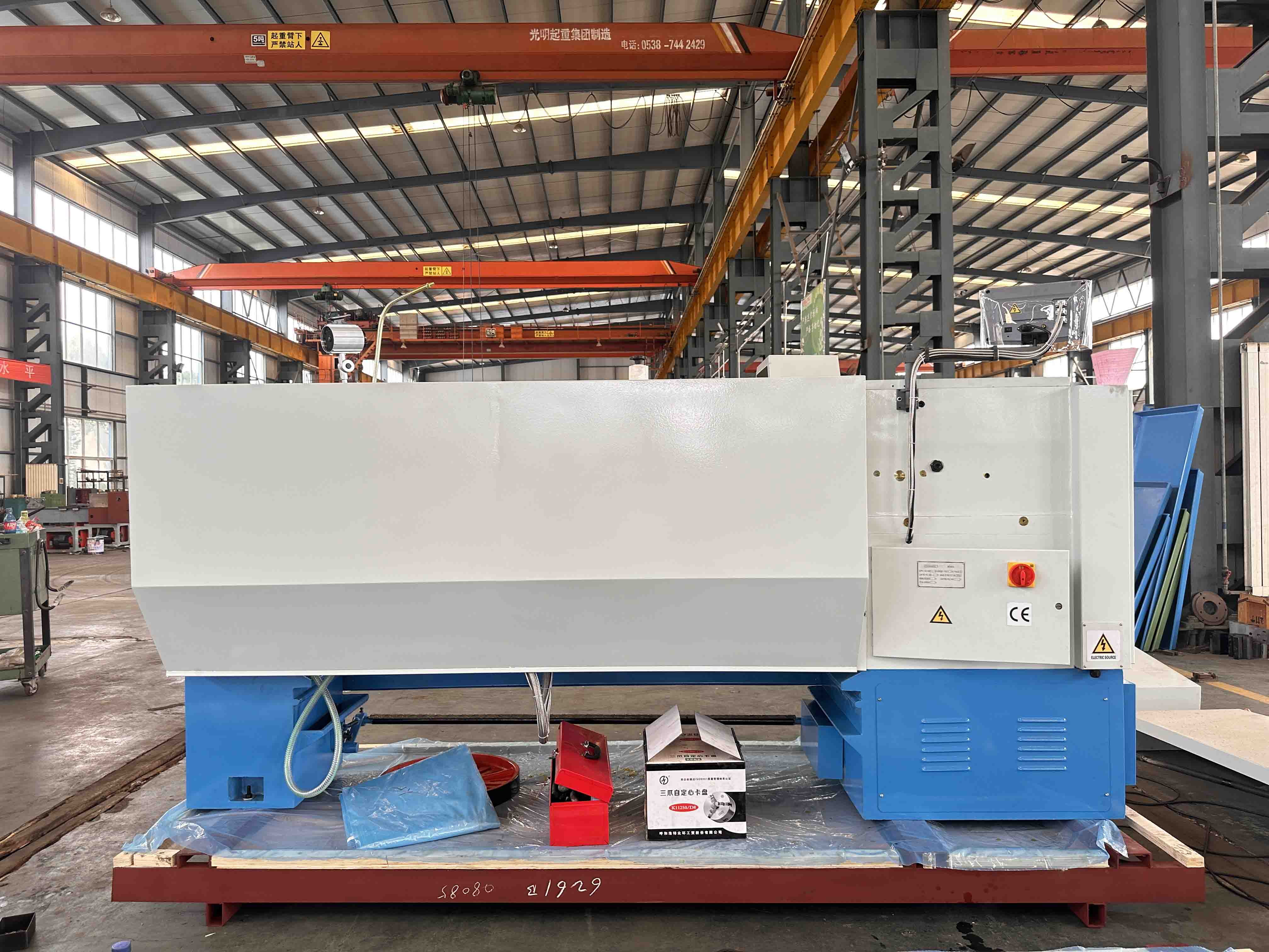 purposefully engineered for the high-volume batch processing of massive shaft and disc components. Built upon an ultra-rigid 400mm wide cast iron be