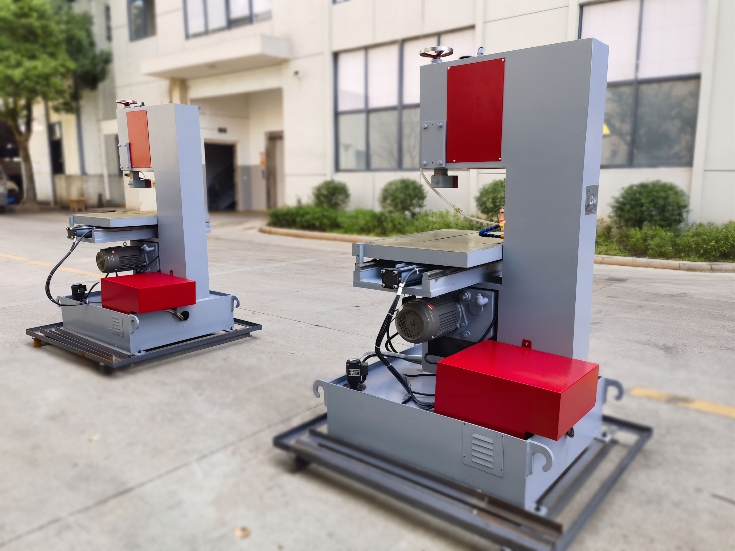 Efficient Hydraulic Worktable Feed for Precision Plate and Bar Cutting
