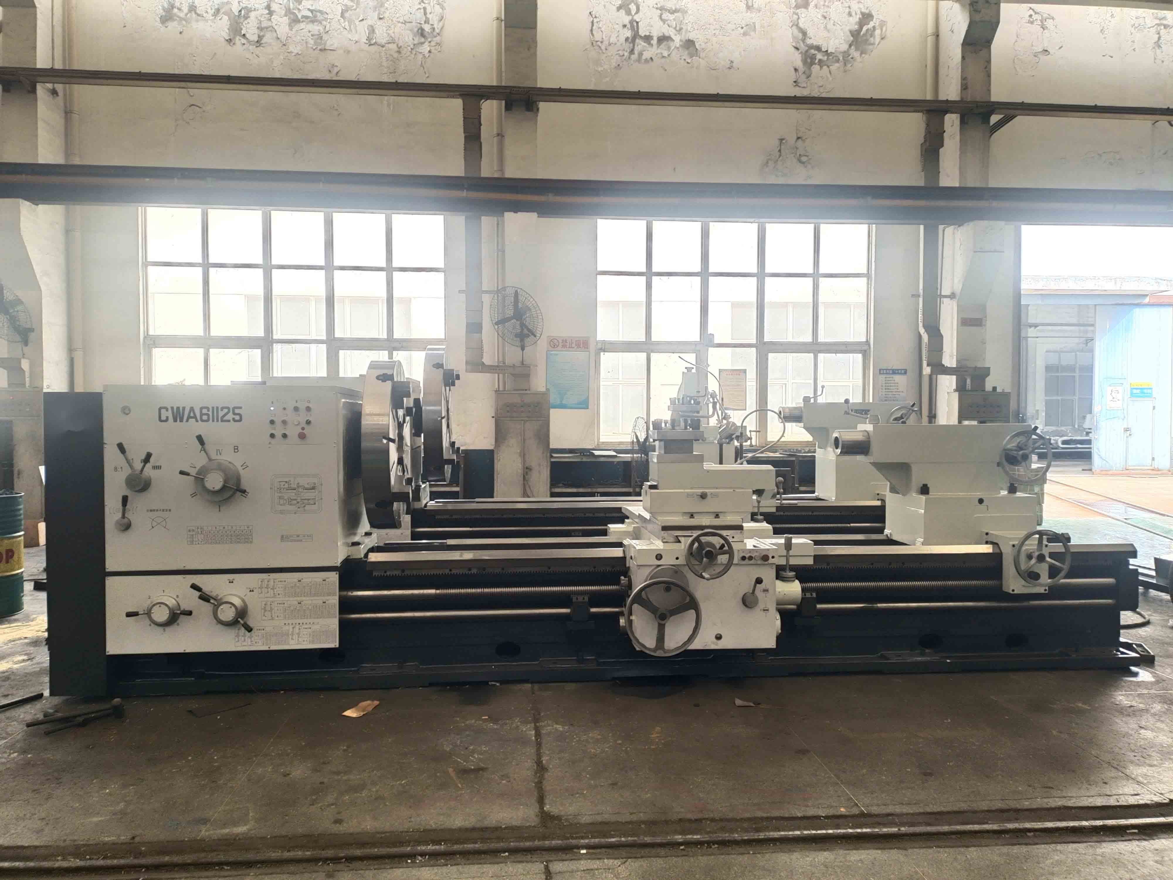 Ergonomic rapid traverse apron and PTFE coated carriage on large industrial lathe