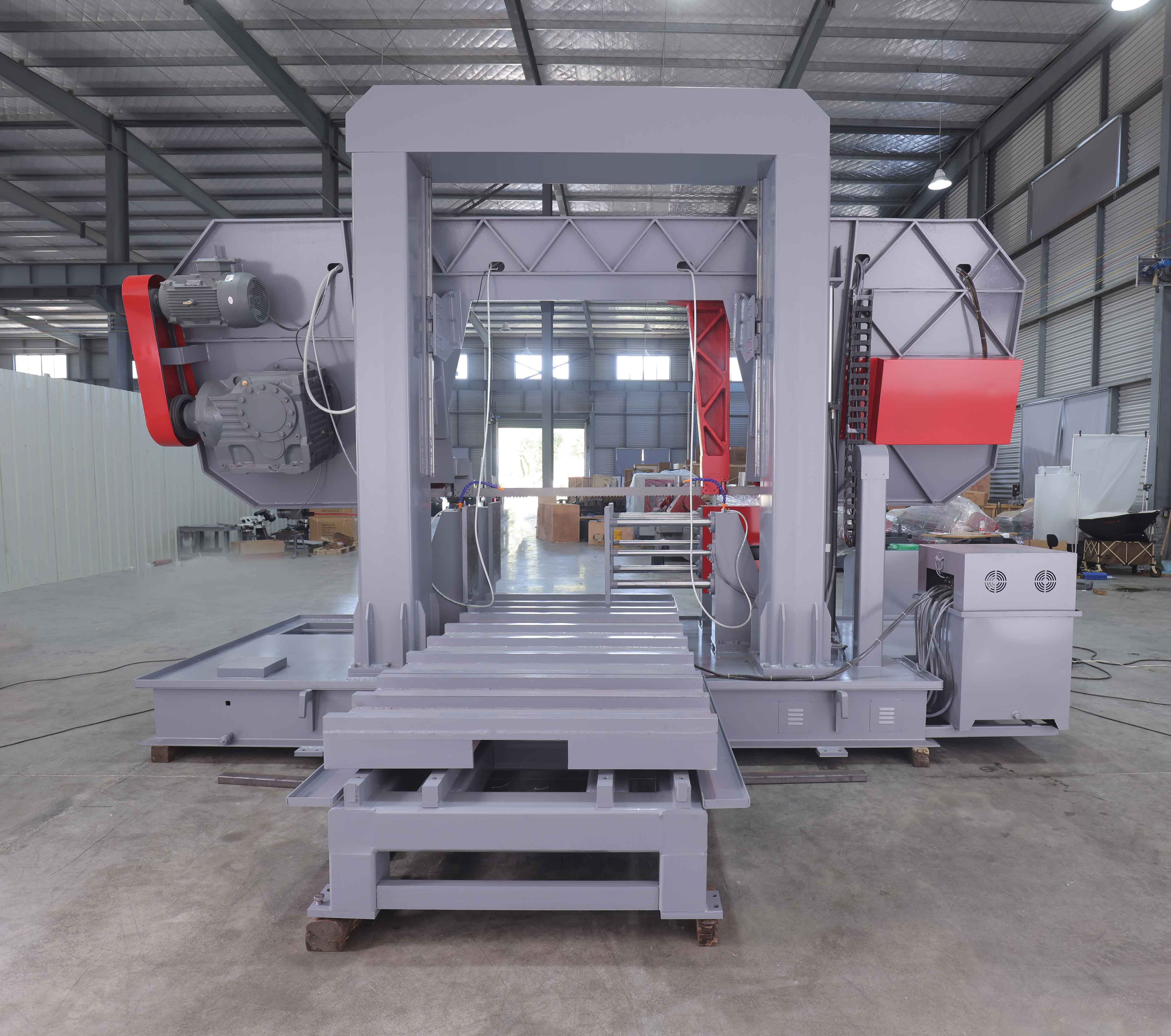 Hydraulic saw blade tension and broken belt protection device of H-120/140S gantry band saw