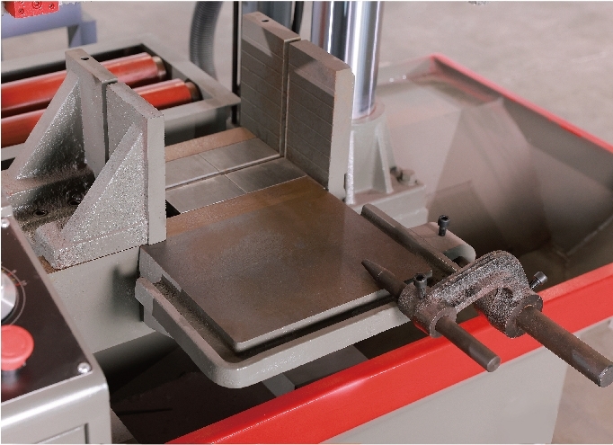 Double column hard chrome metal cutting band saw