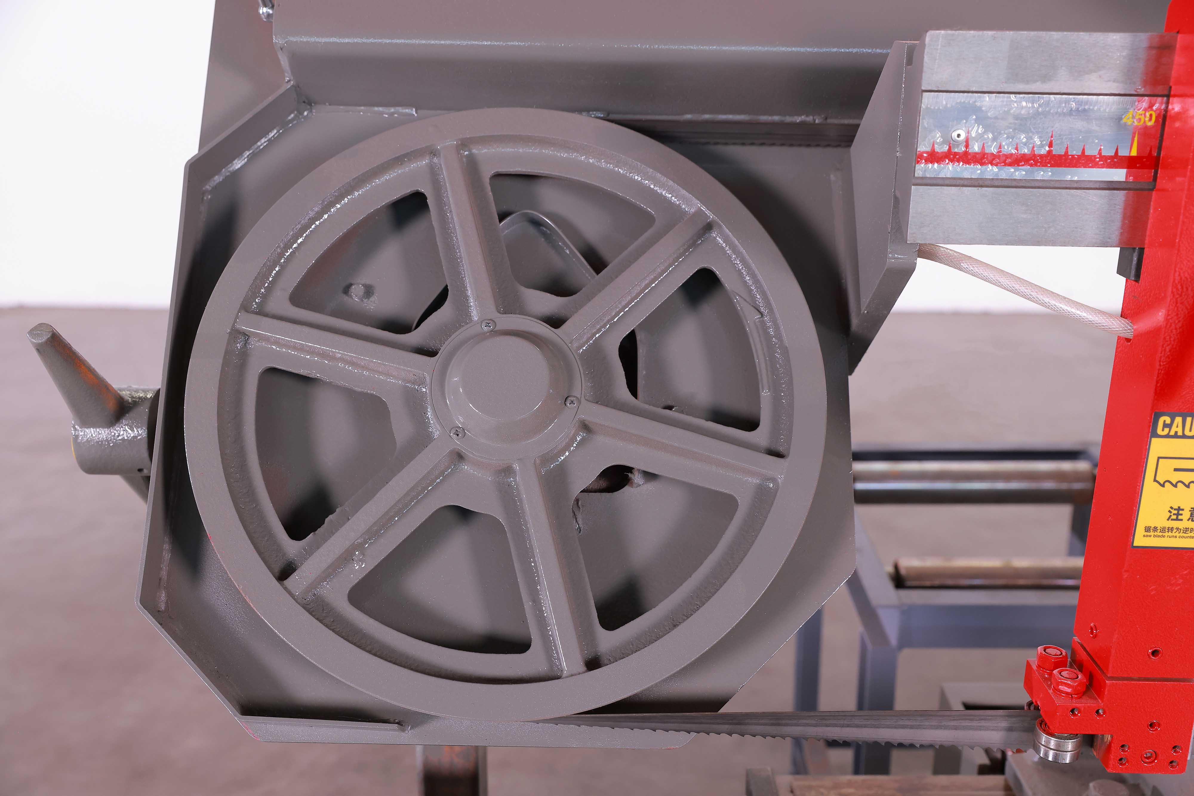 Stepless hydraulic feed horizontal band saw