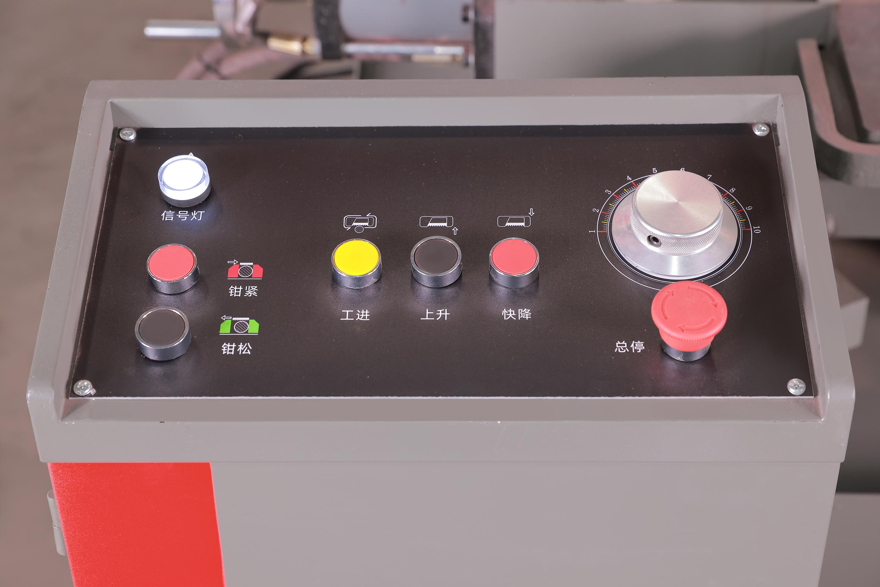 PX1-28/40S is a robust, semi-automatic horizontal metal band saw engineered with a highly reliable scissor-type (pivot) architecture.