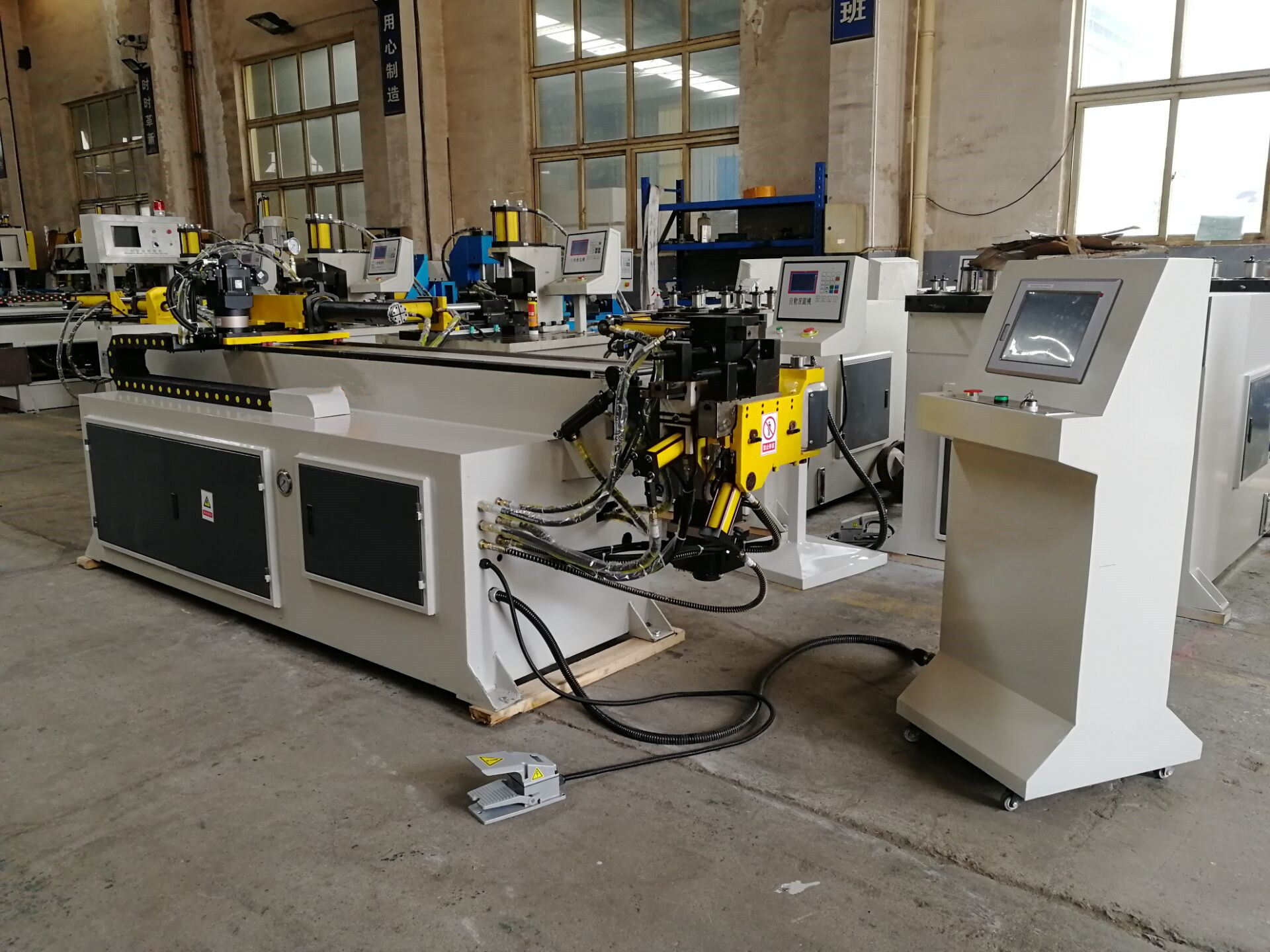 High speed servo pipe bending machine with rebound compensation and error display function