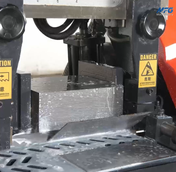 band-saw-cutting-steel.png