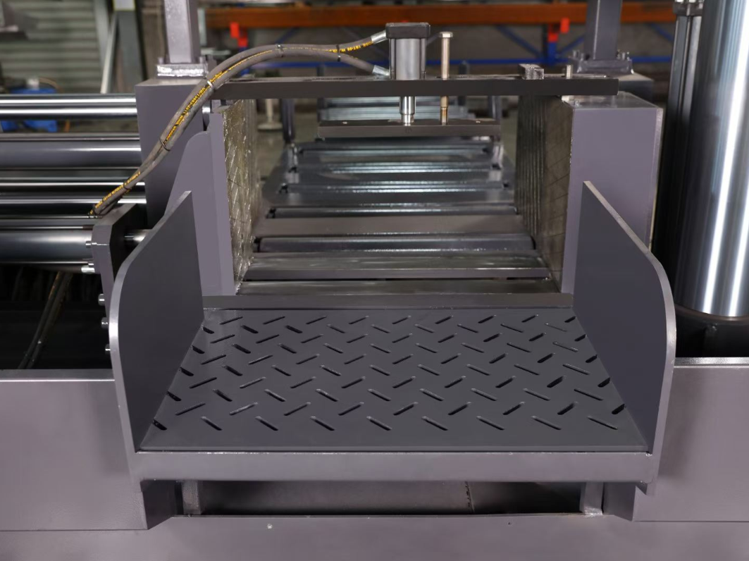 band-saw-feeding-vise.png