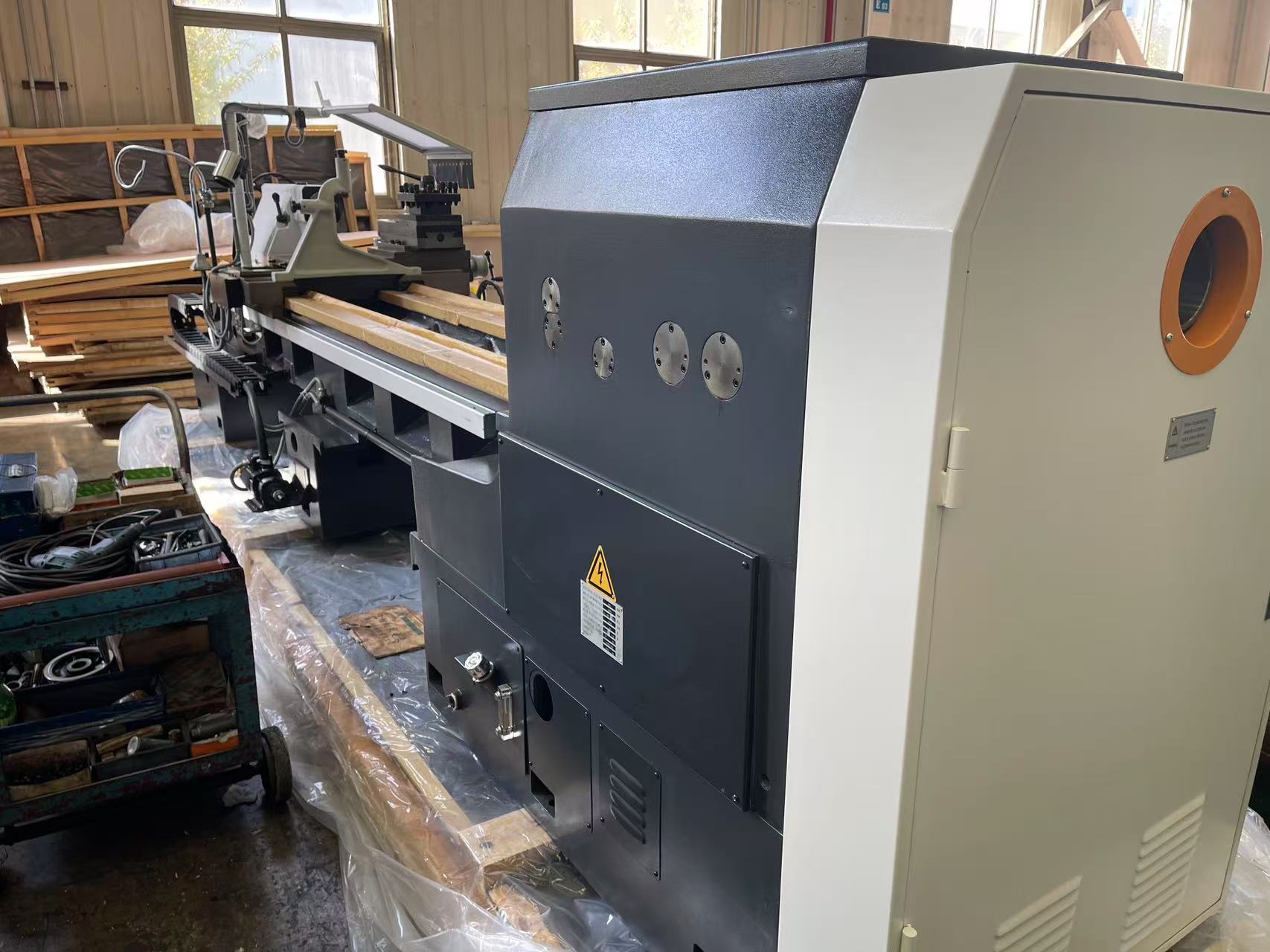 C6163B is a highly versatile, heavy-duty conventional engine lathe engineered for high-precision, large-capacity metalworking. Built upon a high-quality