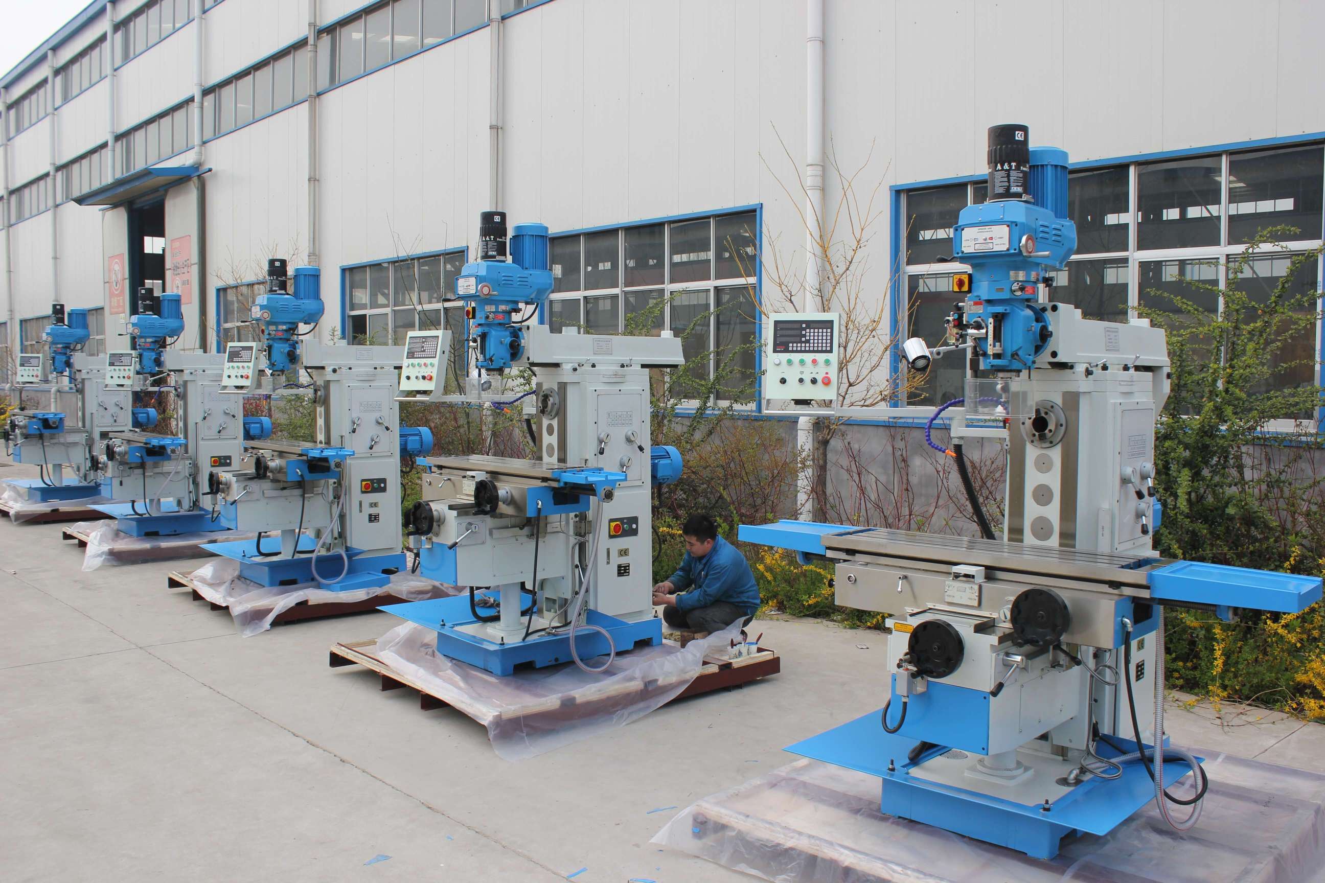 High strength cast iron fuselage of universal horizontal and vertical milling machine