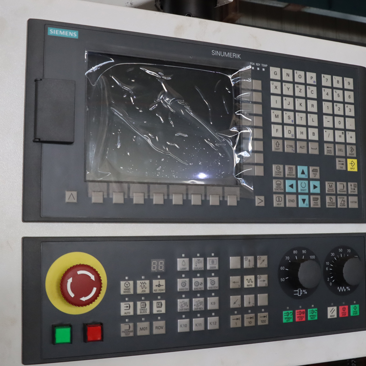 CNC control system of XH7136 heavy duty vertical milling machine