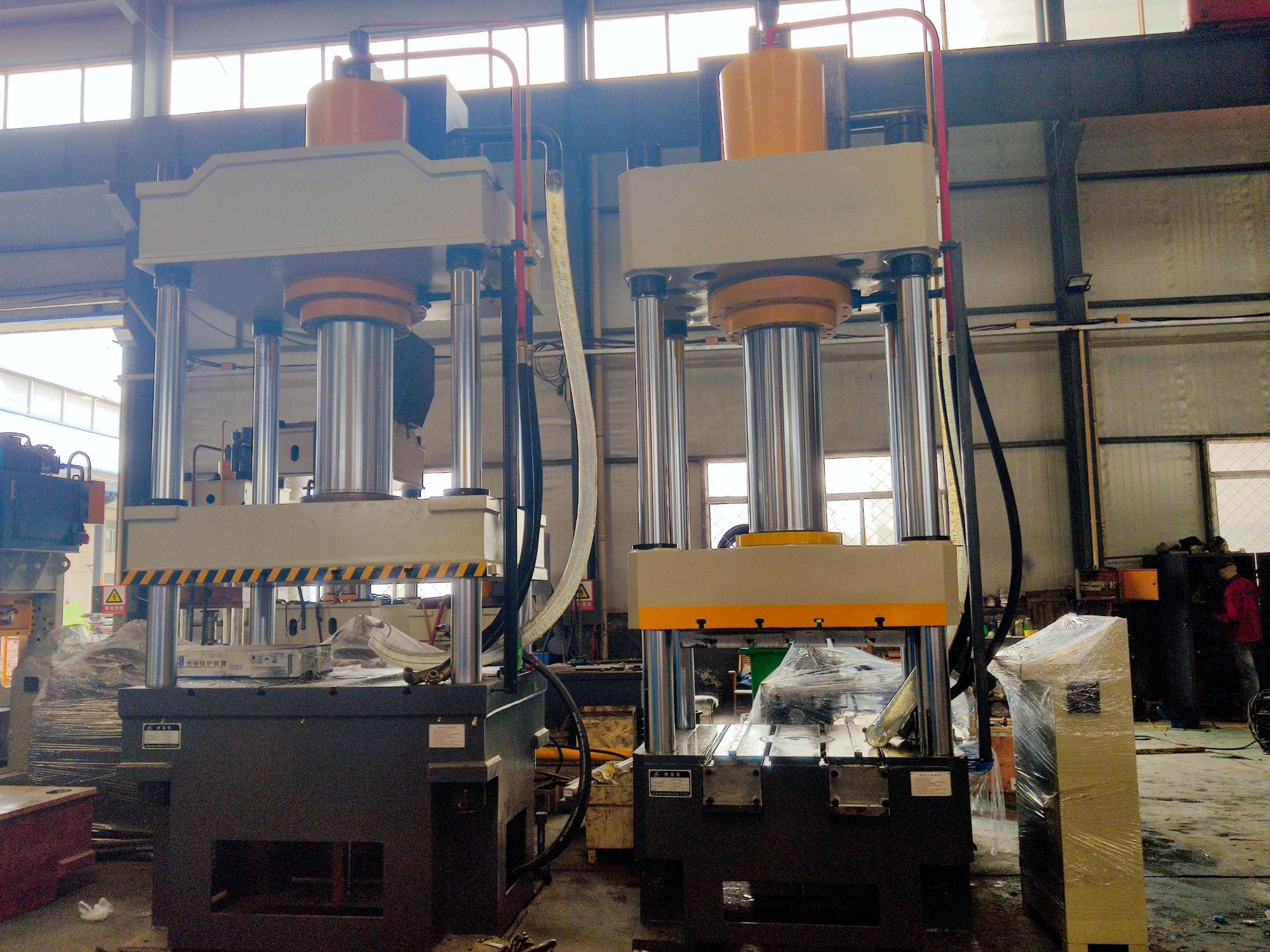 four-post-hydraulic-press-large-die.png
