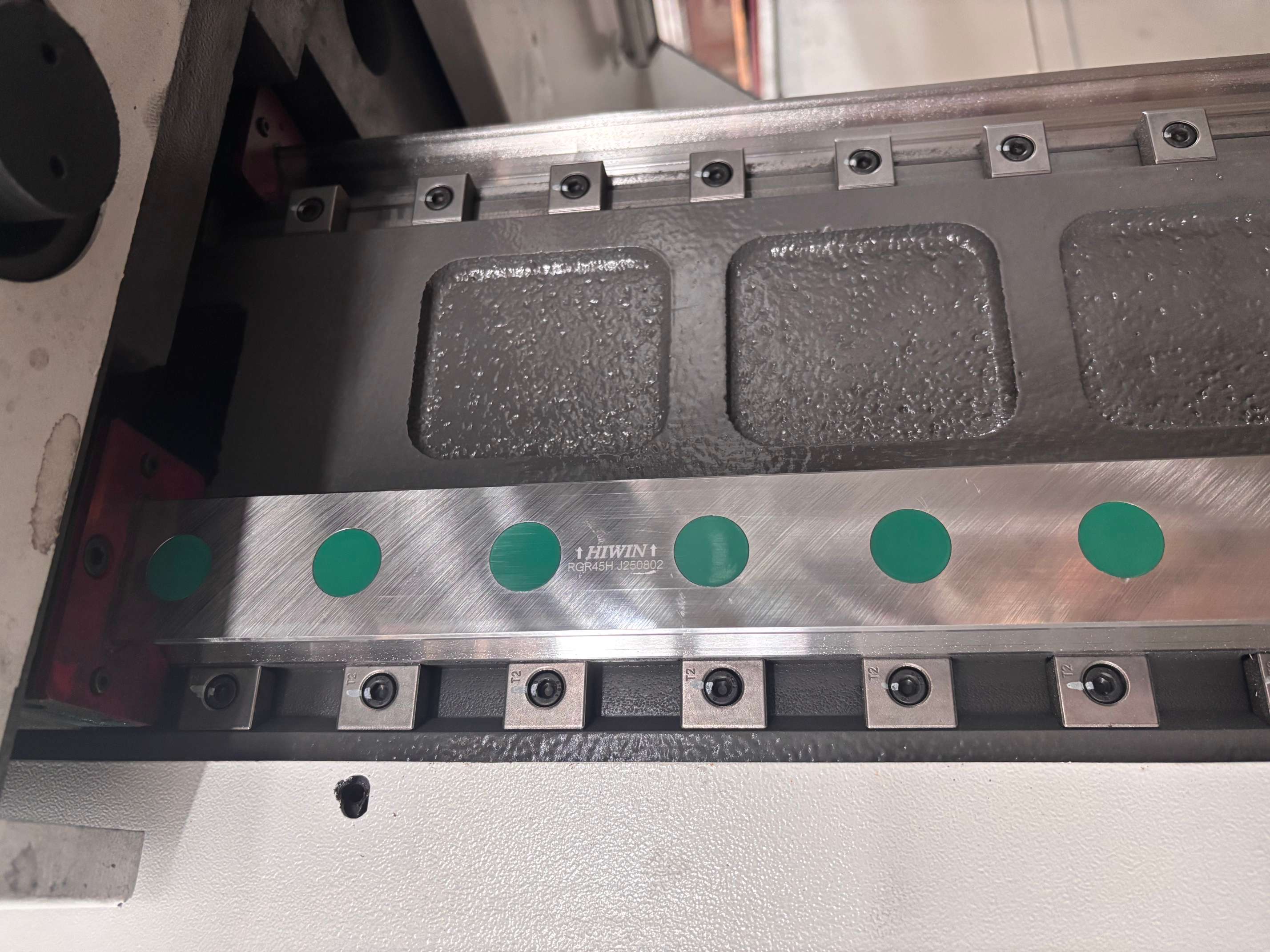 Imported Heavy Duty Roller Linear Guides on Gantry Mill