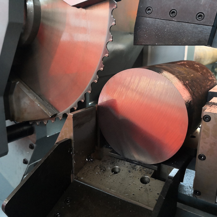Colossal 15 kW Main Motor: At the heart of the machine is a massive 15 kW (3-Phase) main motor.