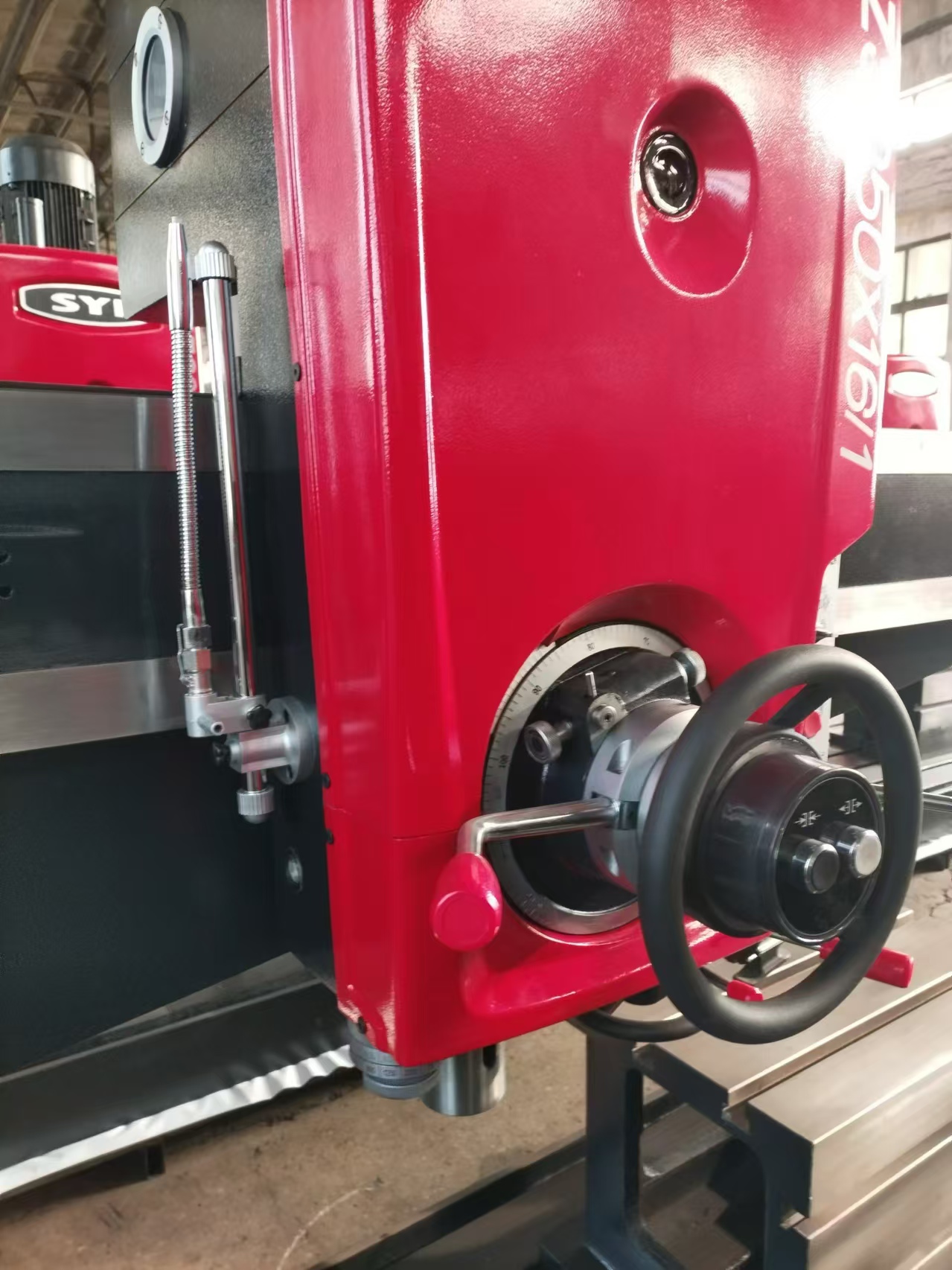 Hydraulic pre-selection speed change control panel on Z30100.