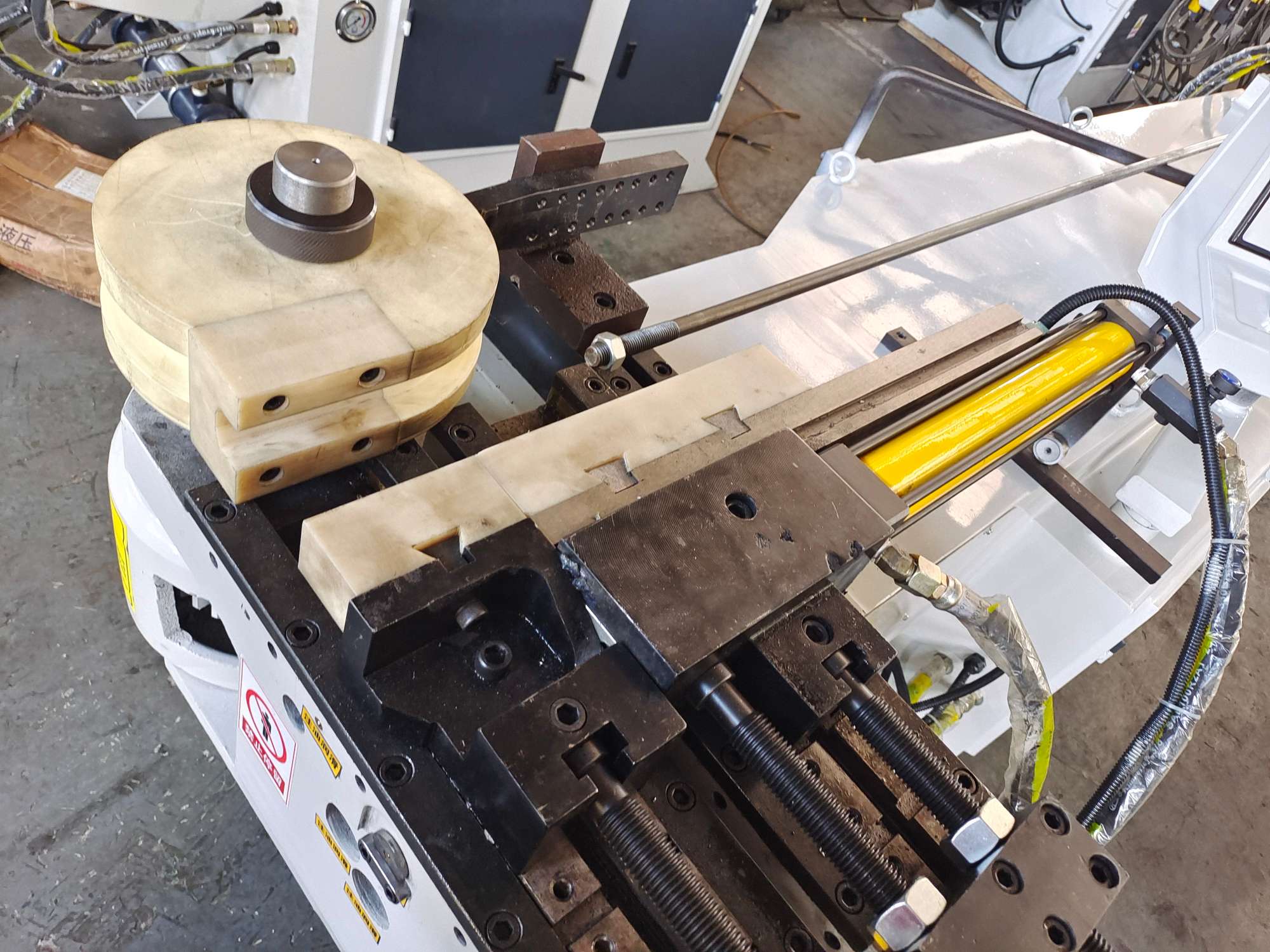 Custom bending radius hydraulic pipe bending machine DW50NC for pipe fitting production