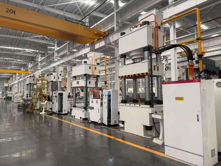 hydraulic-press-machine-on-site.png