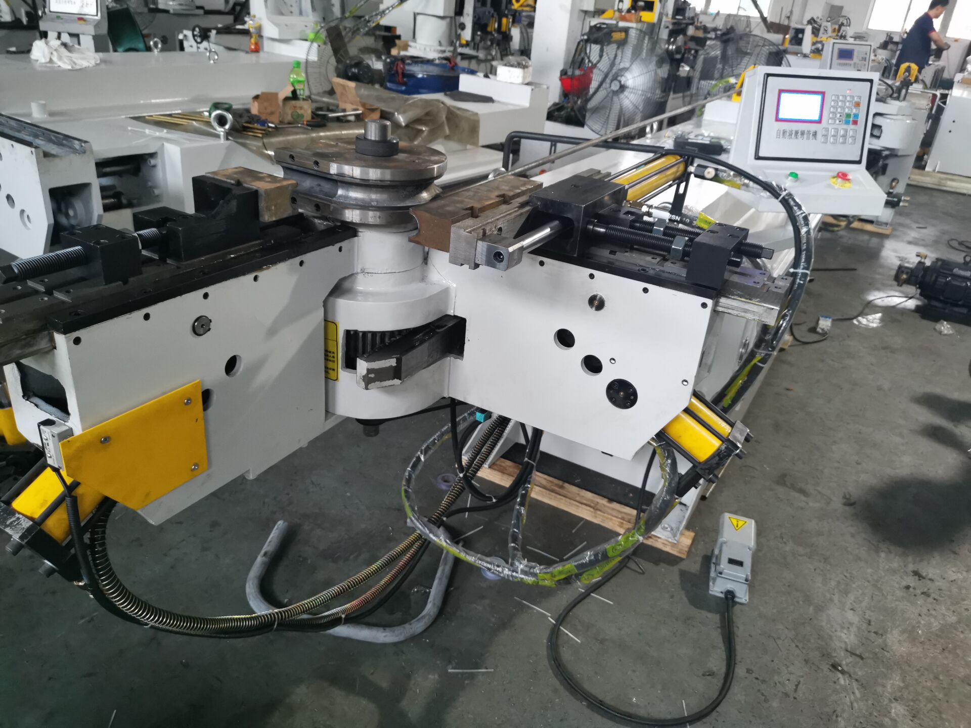 High precision DW63NC pipe bending equipment with 220L oil tank