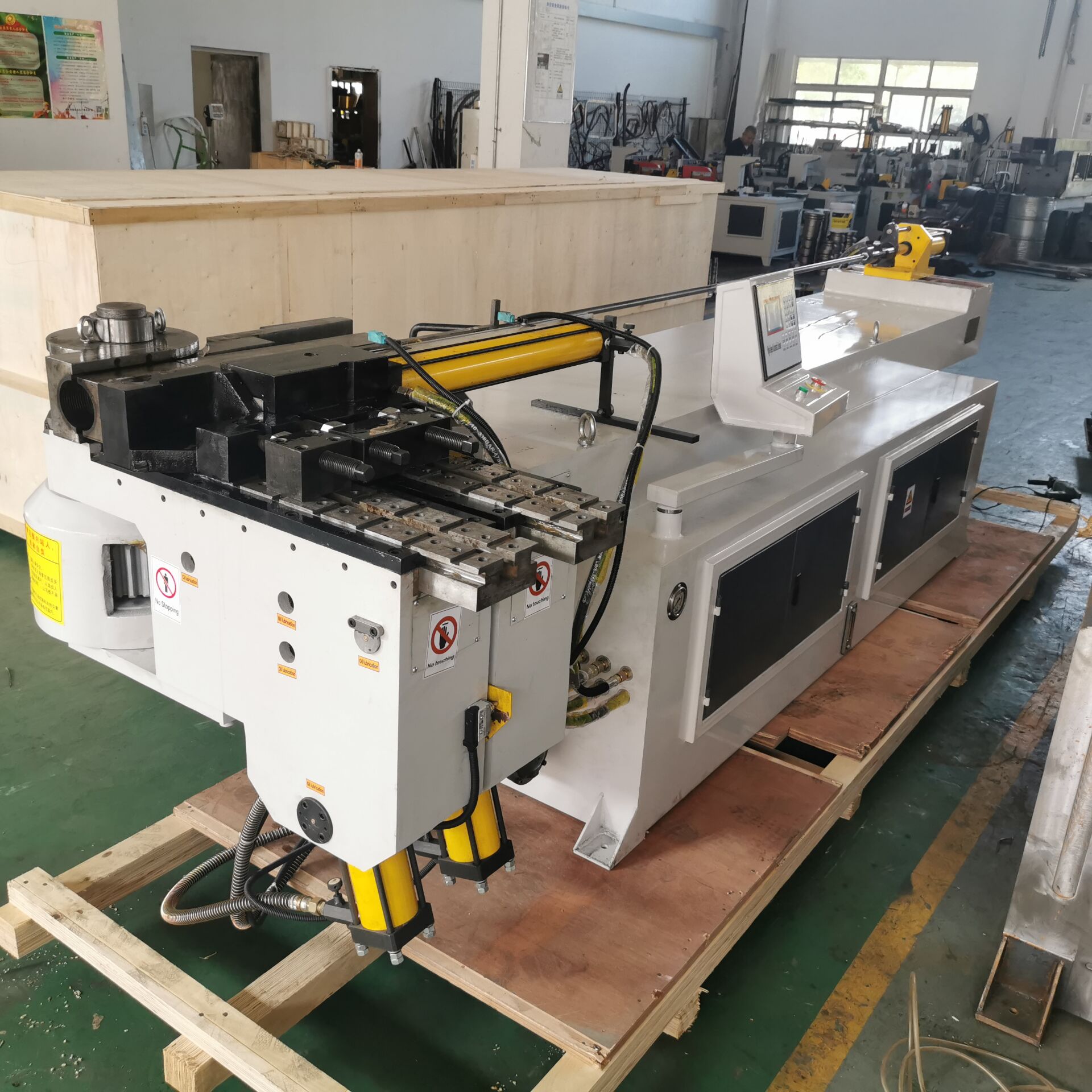 Heavy duty DW89NC pipe bending equipment with 450mm maximum bending radius