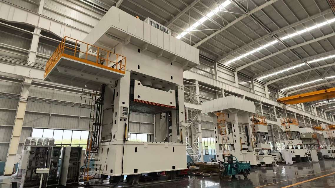 large-tons-hydraulic-press-machine.png