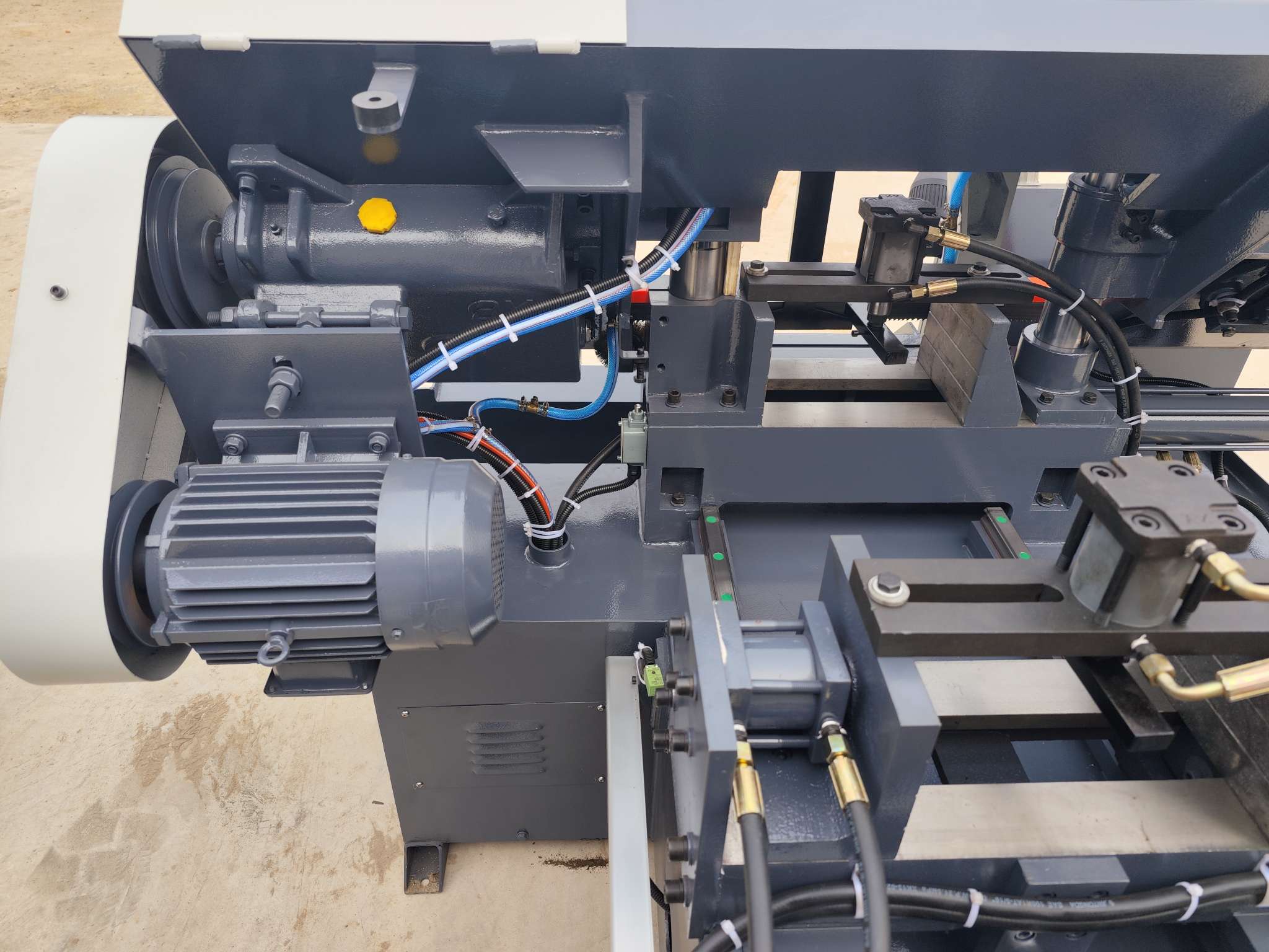 GHS4230 heavy duty band saw detail real shot displaying main motor by MFG •