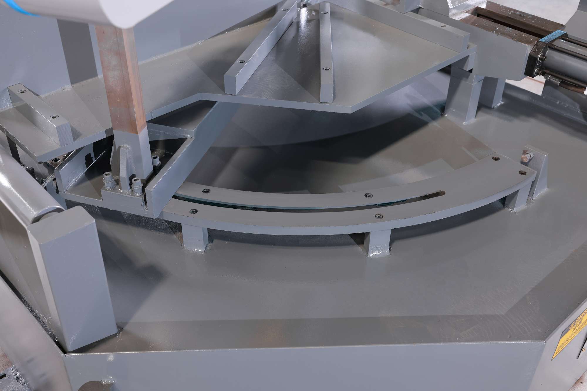 GX1-3550S double column band saw showing 60 degree rotary angle cutting head by MFG