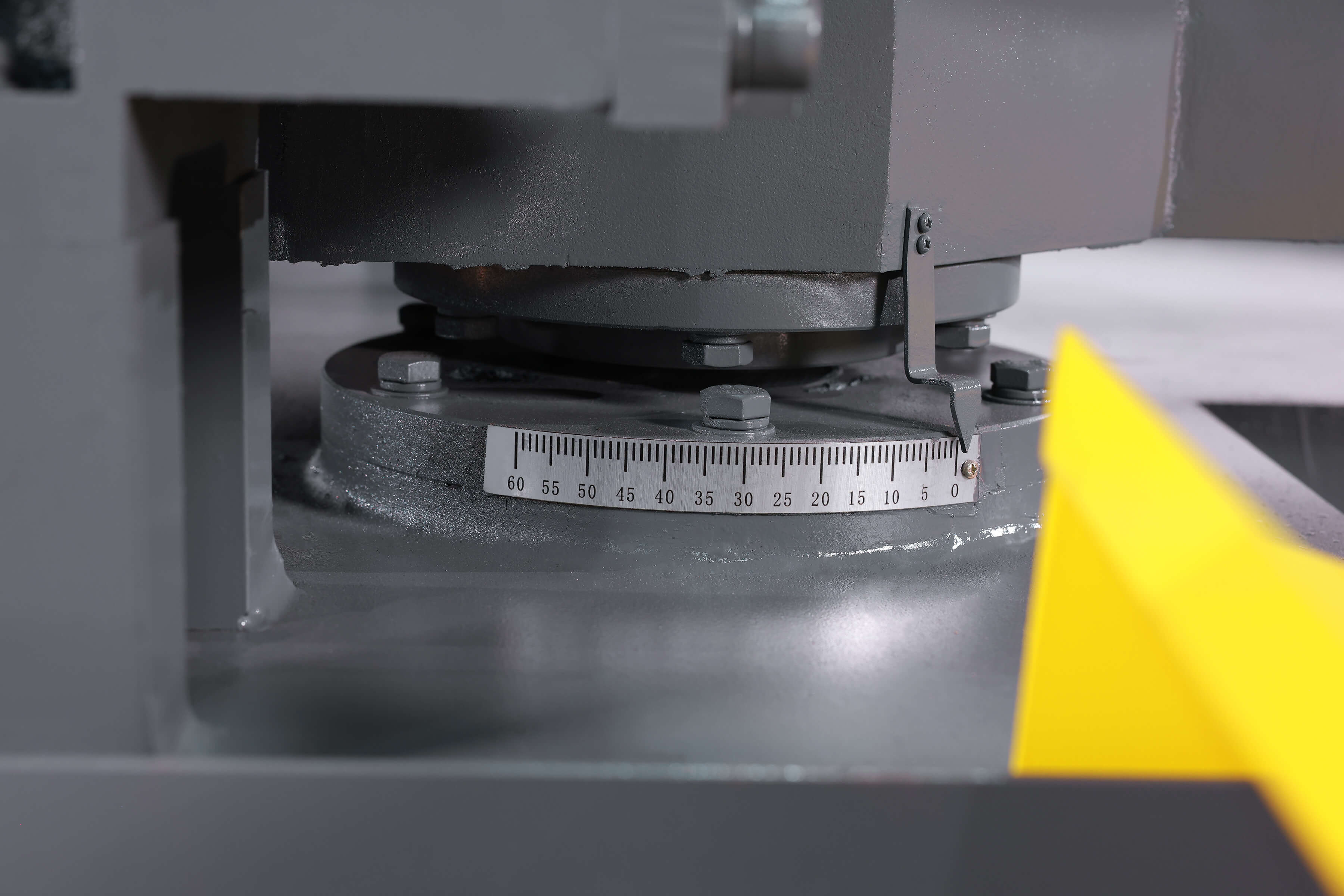 Heavy duty double column band saw with 60 degree miter angle cutting structure by MFG