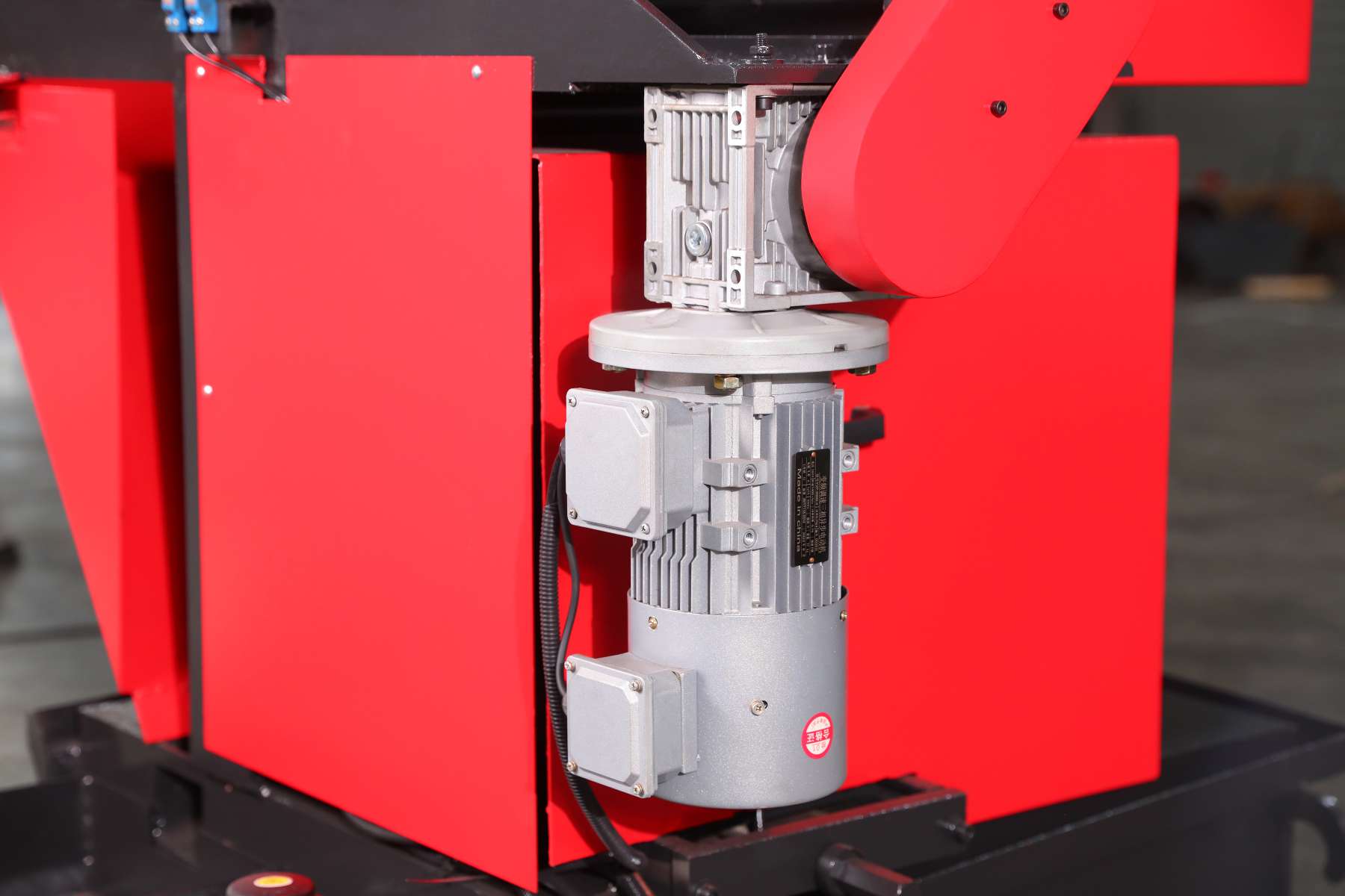 Servo motor driven ball screw and linear guide rails on high precision vertical band saw by MFG