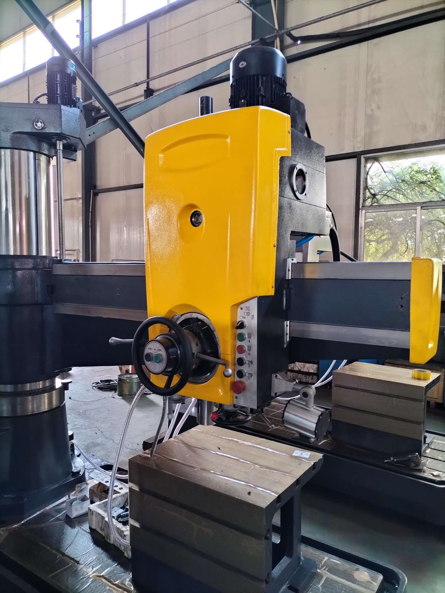 mfg-radial-drilling-machine.jpg