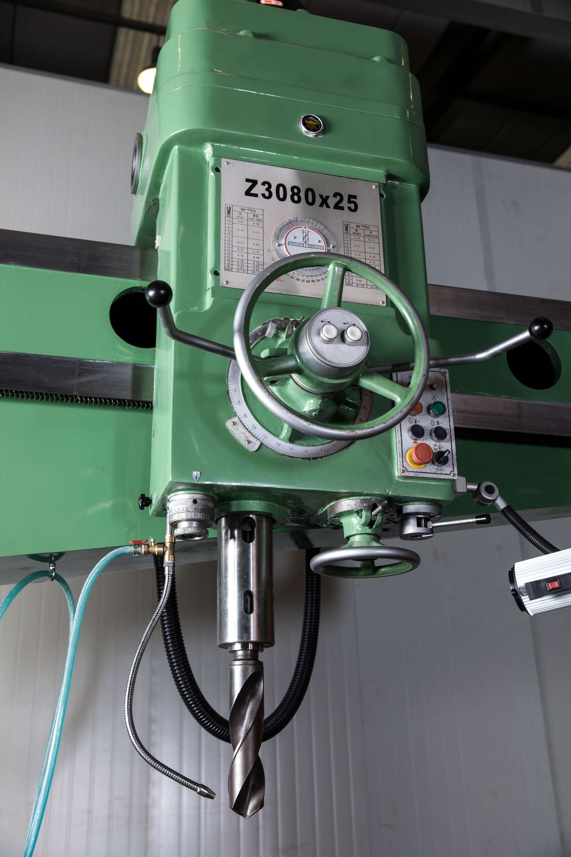 Powered by a 7.5kW main motor Hydraulic radial drilling machine