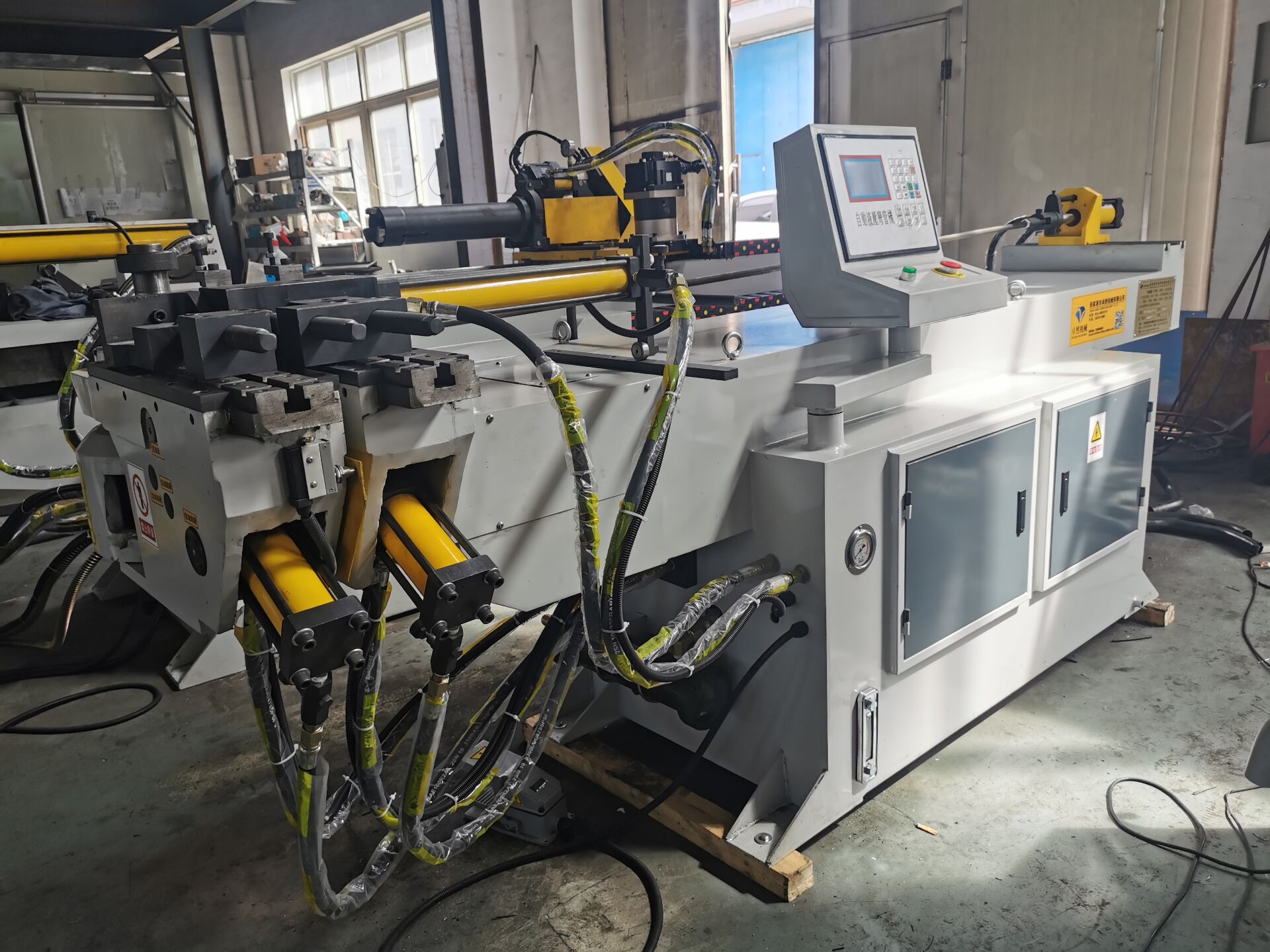 Heavy duty DW50NC pipe bending equipment with 150L hydraulic oil tank