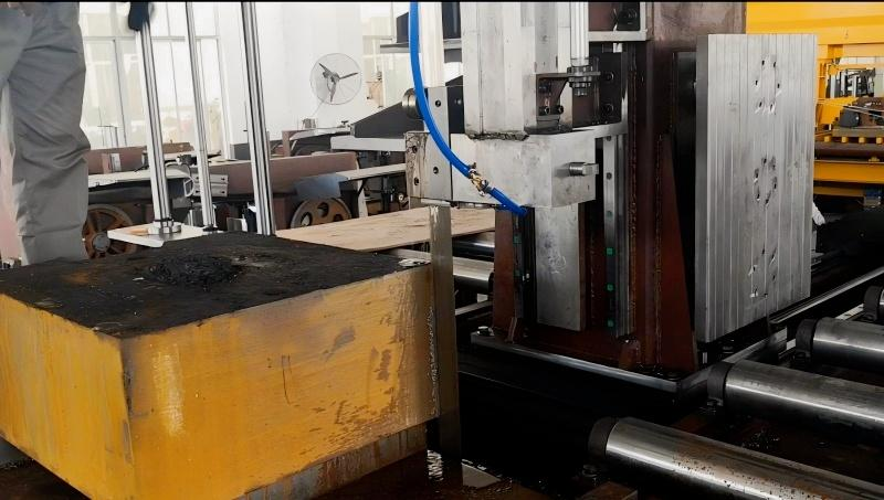 old-saw--in-workshop-before-overhaul.png