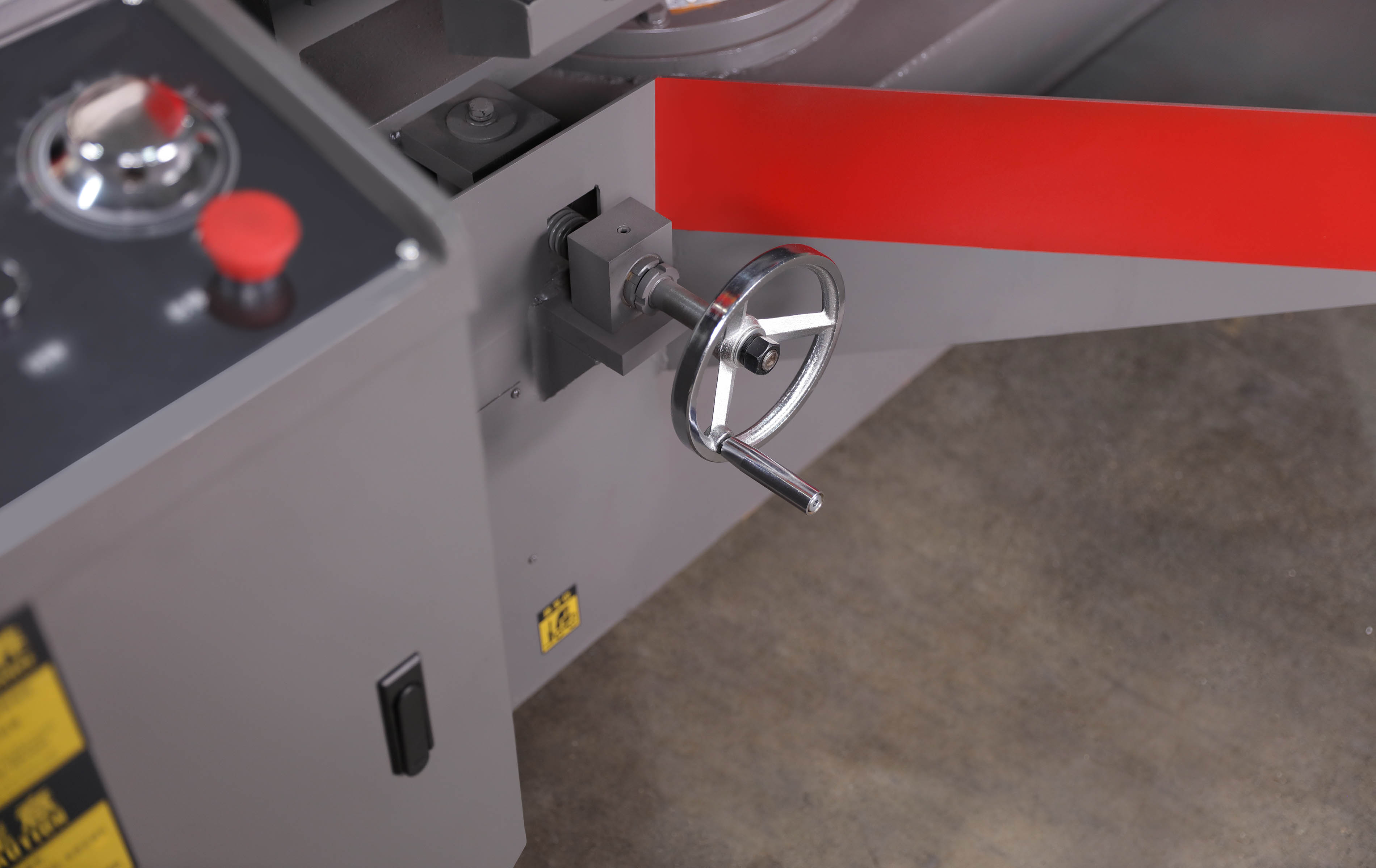 280x450mm Wide Capacity, Scissor-Type Pivot Frame & Hydraulic Feeding Table