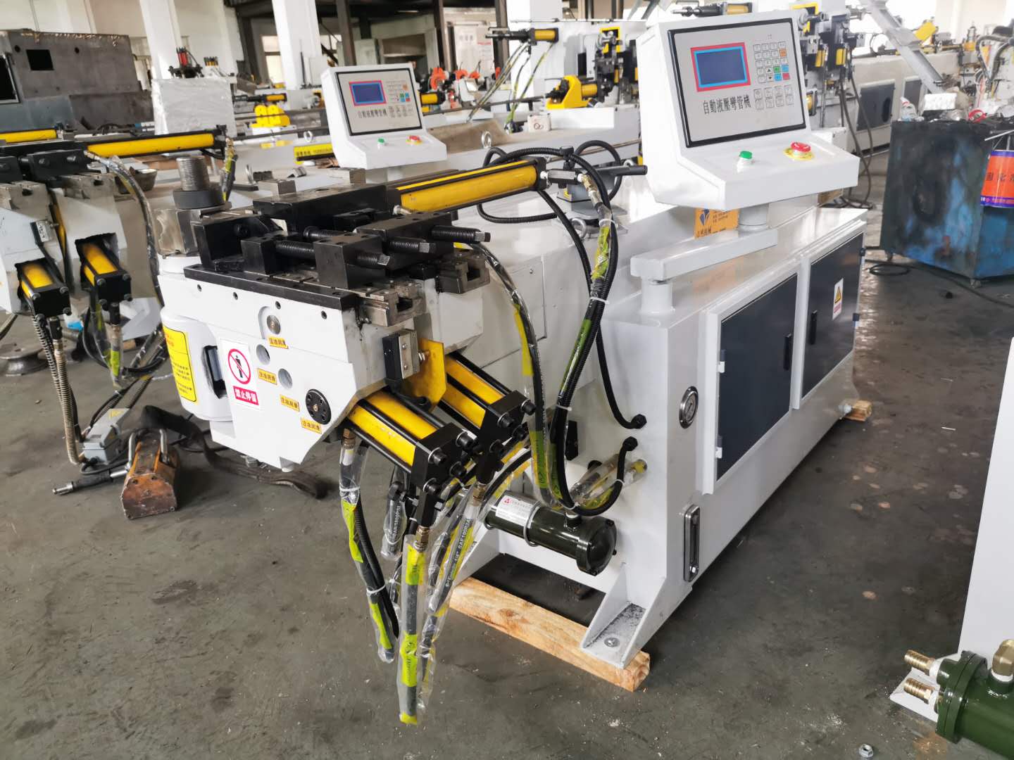 Microcomputer controlled NC tube bender DW38NC with stable hydraulic bending performance
