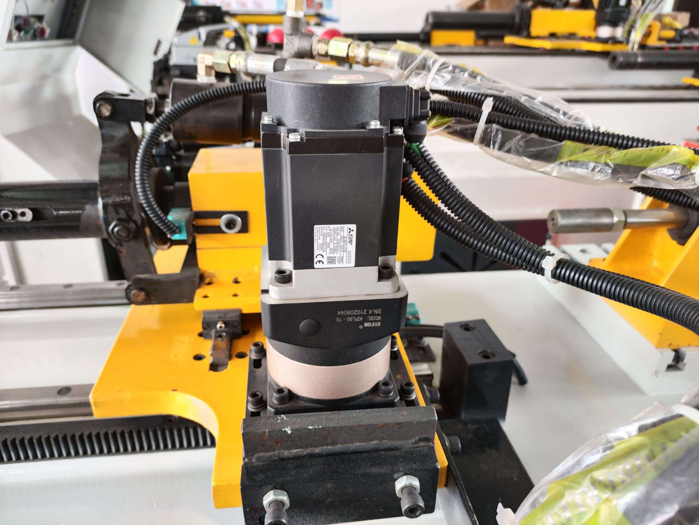 Multi-servo driven carbon steel pipe bending machine DW18CNC-3A-1S