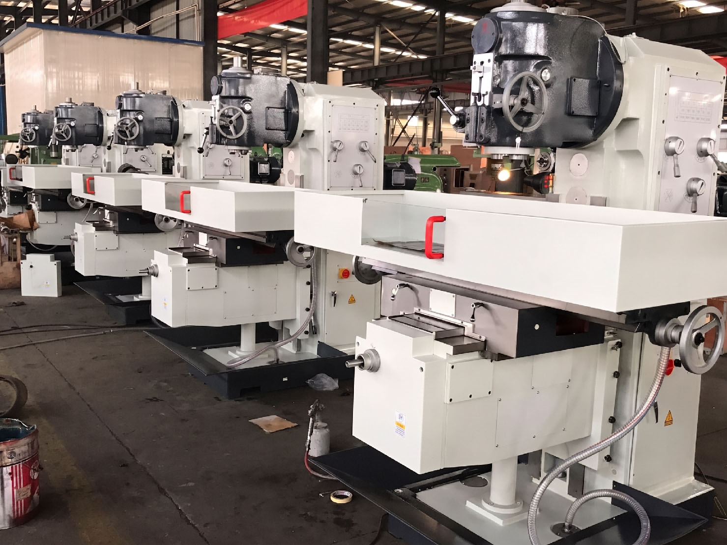 Xl5036 milling machine full view with coolant and lubrication system