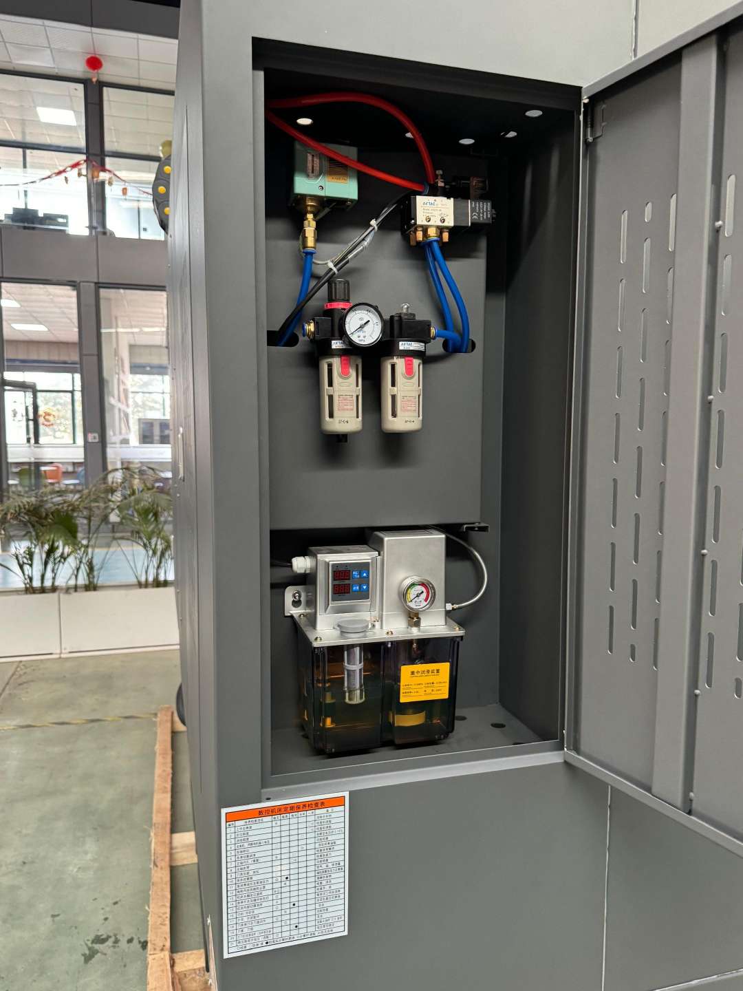 Full safety guard and cooling system on VMC1160