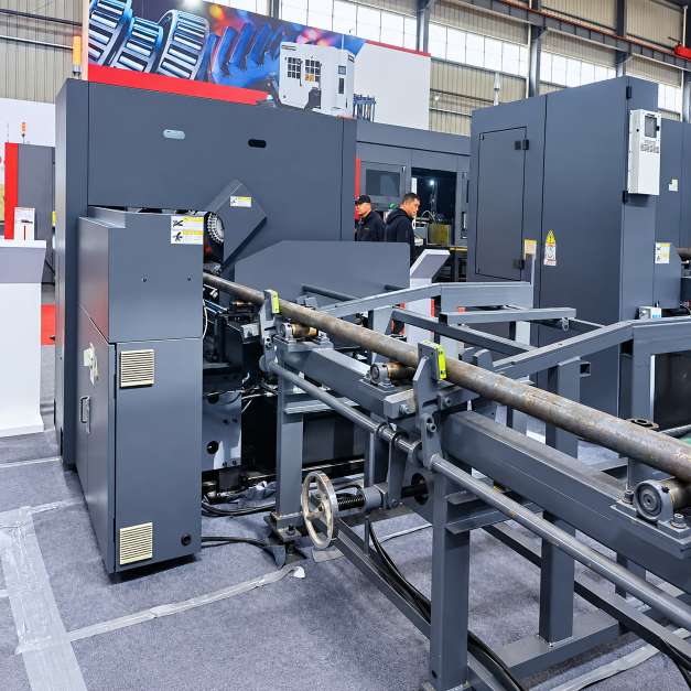 Rear view highlighting 110 liters independent hydraulic station of X-70 CNC saw by MFG